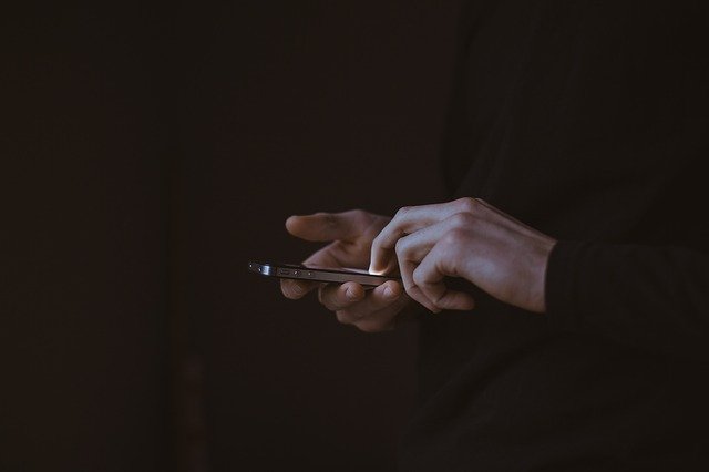 狂奔小白 – 07年颜值反差萌妹 携闺蜜下海黄播 多人群P乱交 直播合集【30V33G】